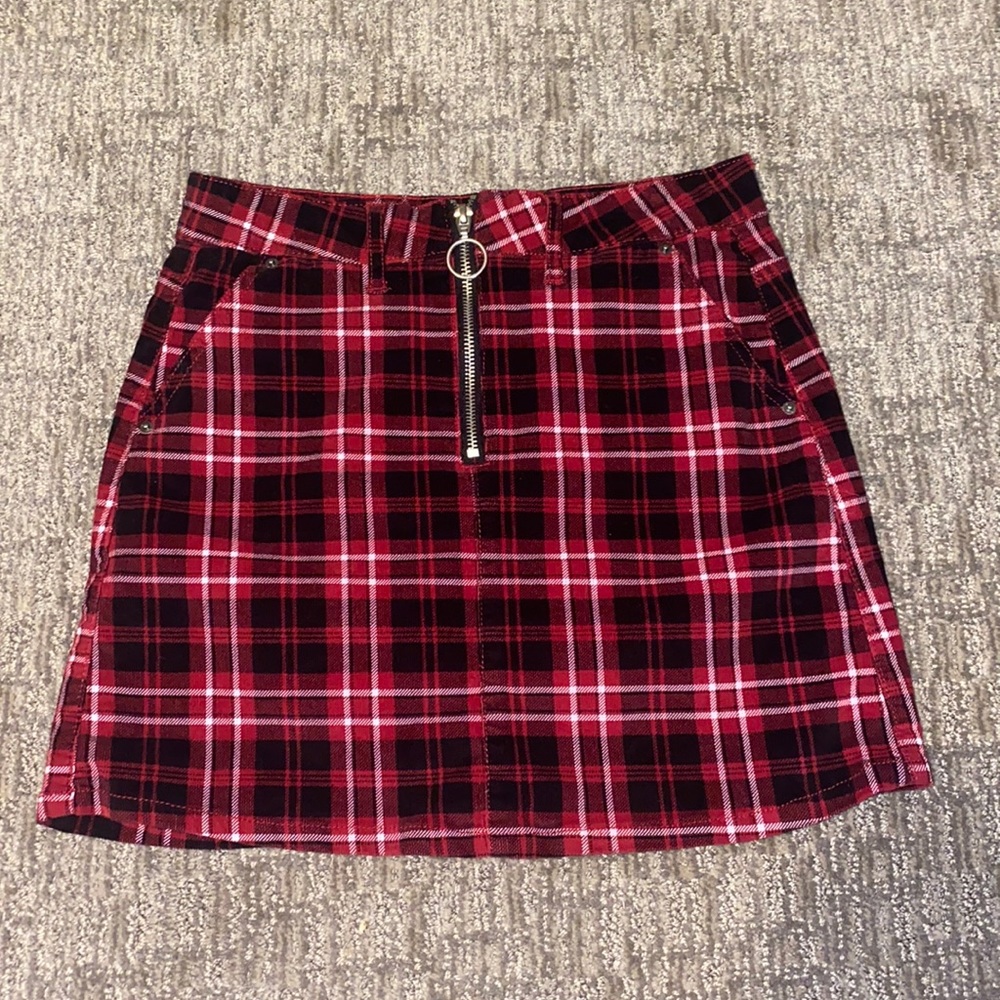 Plaid red and black skirt